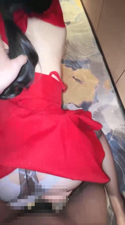 海角人气姐弟-会喷水的亲姐姐-圣诞特辑 打破传统圣诞服侍今年采用“无内衬半乳小吊带“（1V,746M）